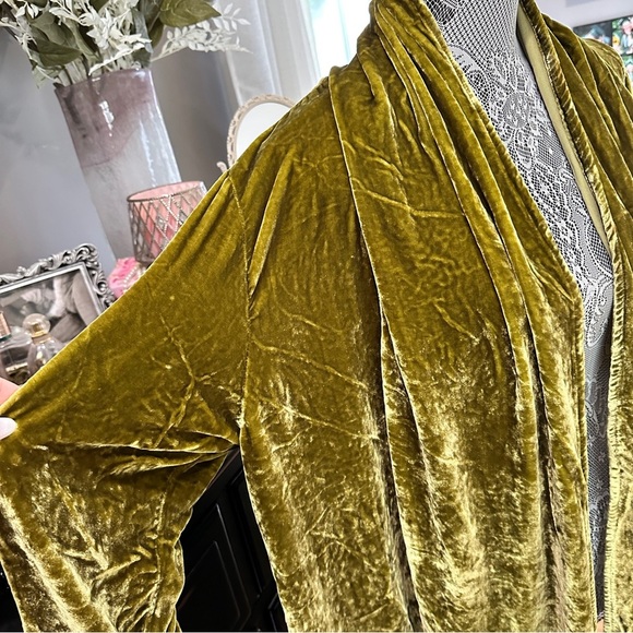 Kathleen Sommers Boutique Dijon Silk Velvet Open Cardigan Medium – Quiet Luxury - Picture 5 of 16
